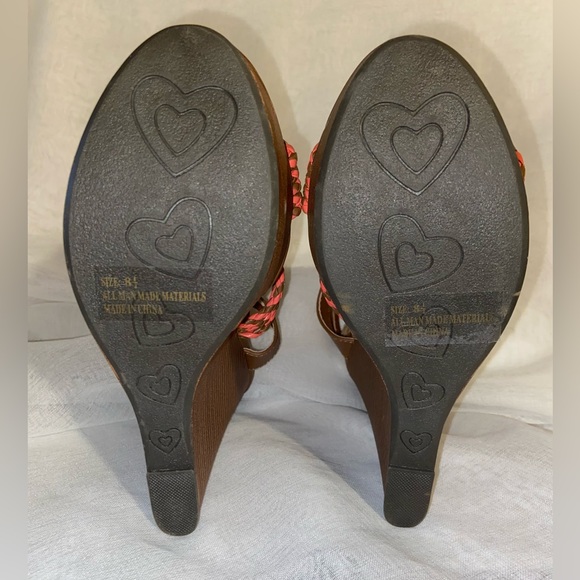 Qupid Florence Melon and Brown Chevron Wedge Sandals- 7.5 - Picture 6 of 6